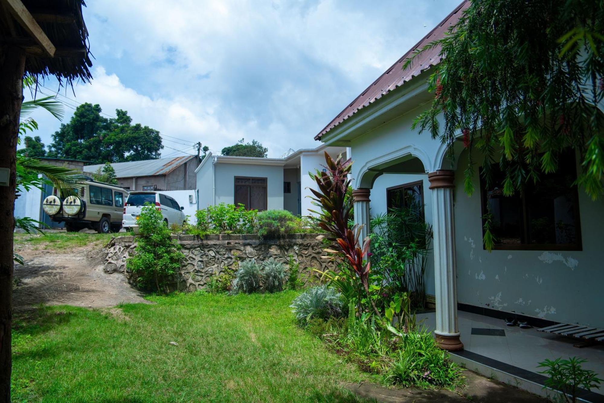 New Dream House Bed & Breakfast อารูชา ภายนอก รูปภาพ